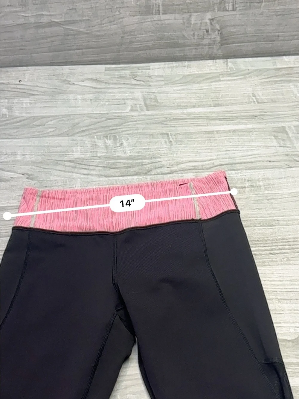 lululemon athletica Black Capri Leggings with Pink Waistband Size Medium 6